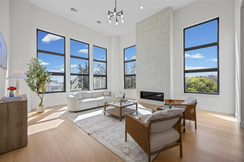 1020 Mountain Leather Drive, Horseshoe Bay