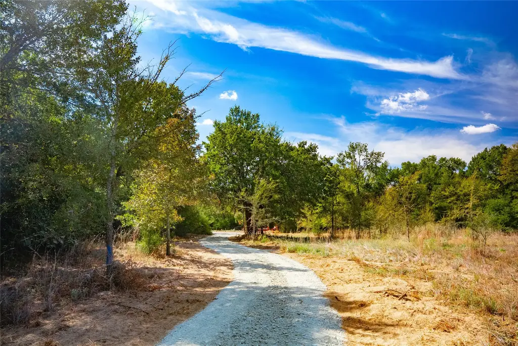 12582 Red Hill Road, Hearne