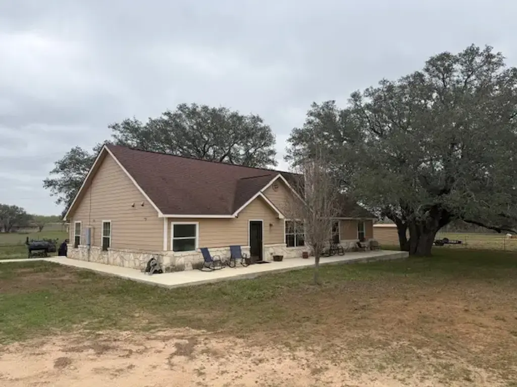 100 County Road 423, Stockdale