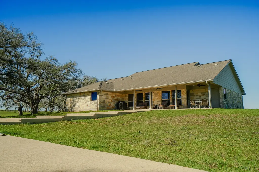 1797 County Road 261, Moulton