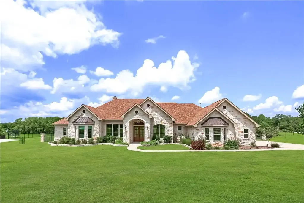 145 Powder Horn Road, Bastrop
