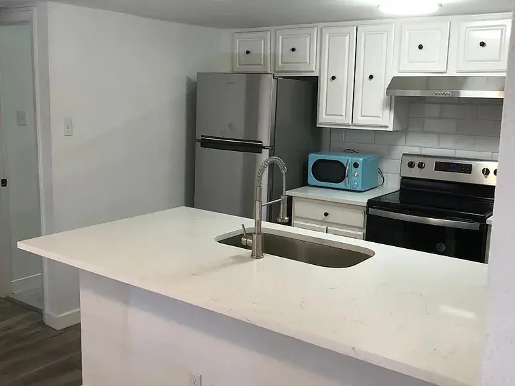 2124 Burton Drive 160, Austin