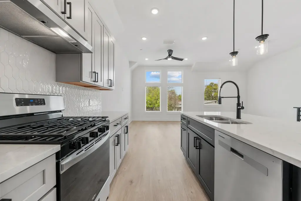 200 W 56th Street 1103, Austin