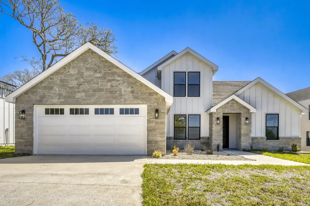 208 Ulupau Circle, Bastrop