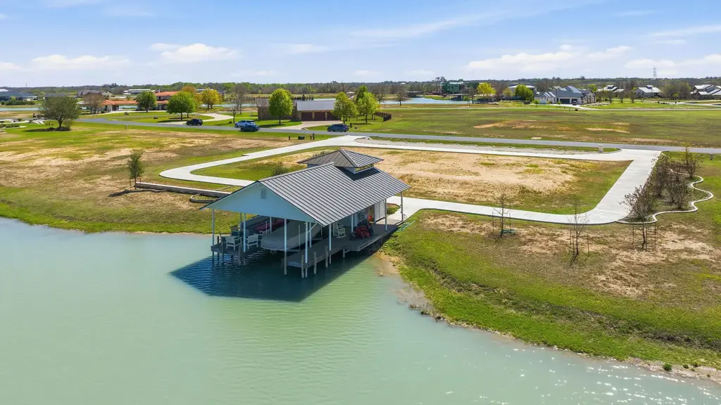 108 Lakeside Cove, Martindale
