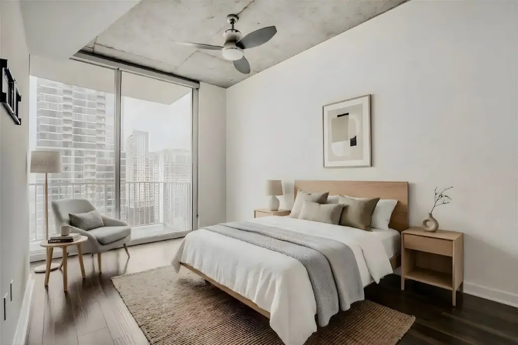 360 Nueces Street 2004, Austin