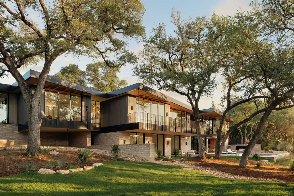 7001 Oak Shores & 3607 Robbins Drive, Austin