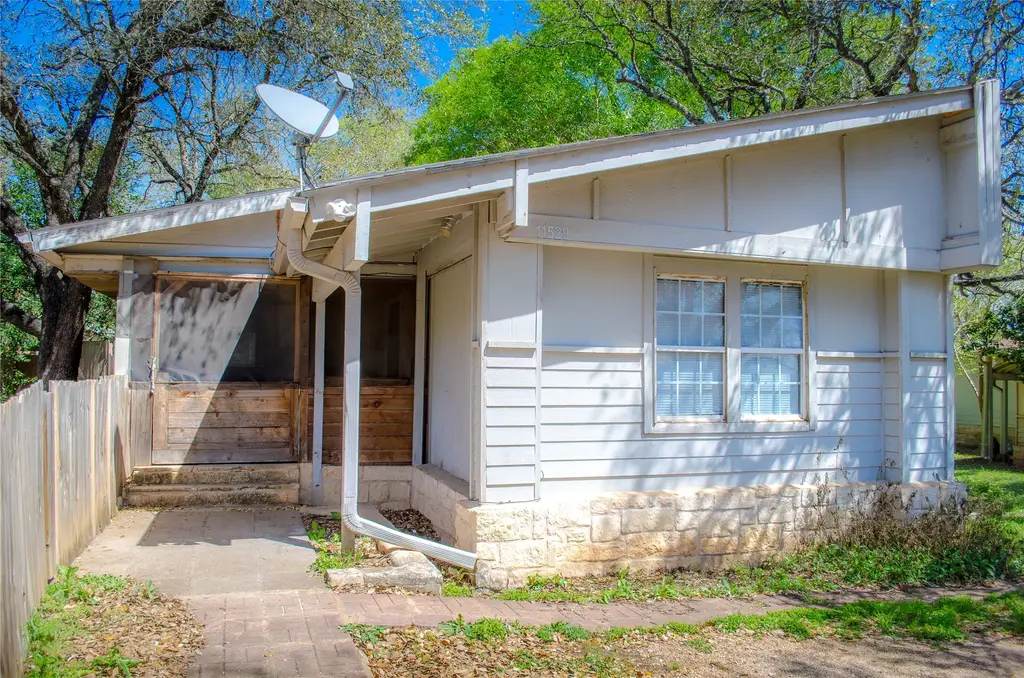 11529 Main Street, Jonestown