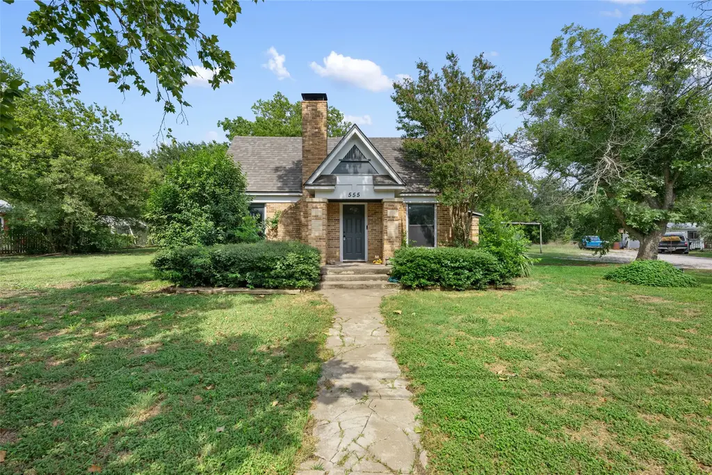 555 Hopewell Road, Bertram