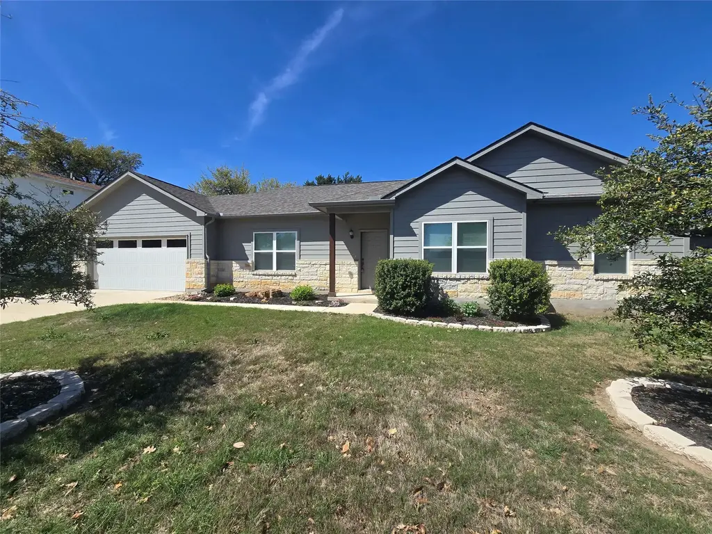 800 Woodview Drive, Georgetown