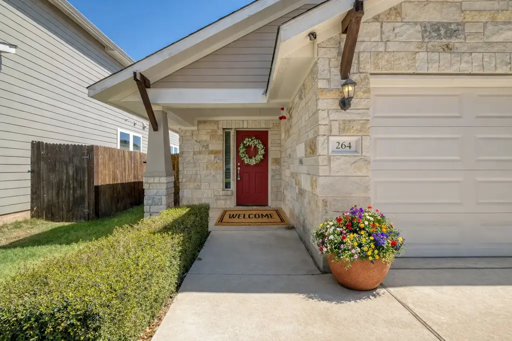 264 Gaida Loop, Georgetown