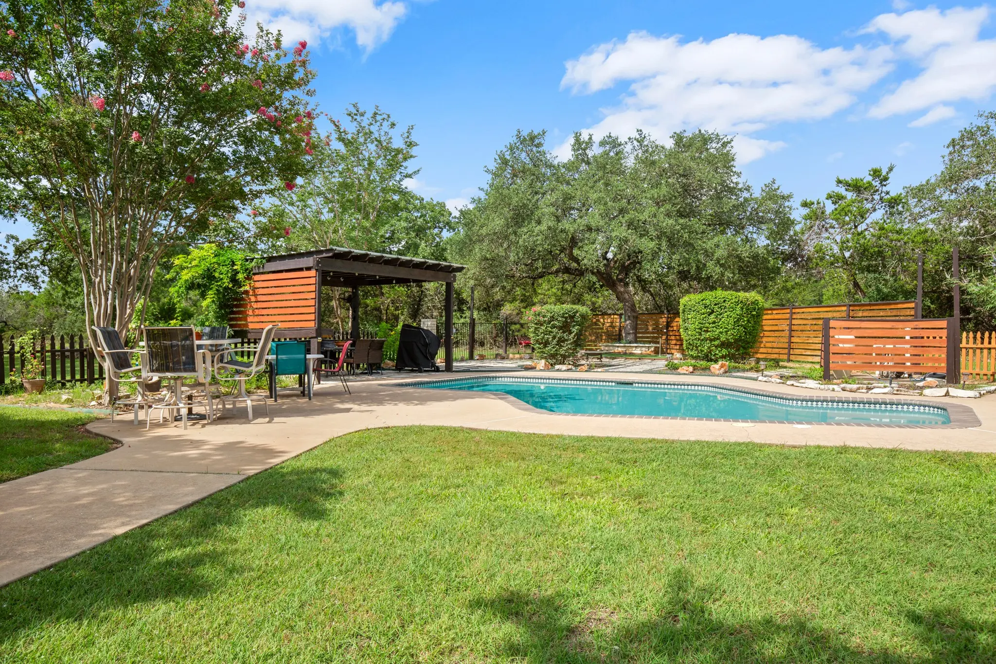 Photo of Listing #3702917