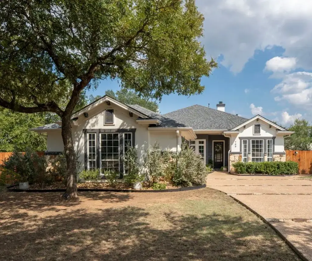 799 W Bartlett Drive, Buda
