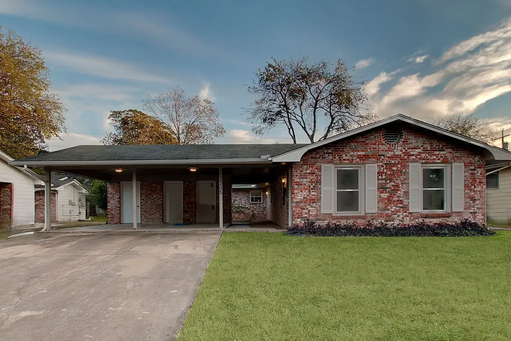 2305 Ventura Drive B, Austin