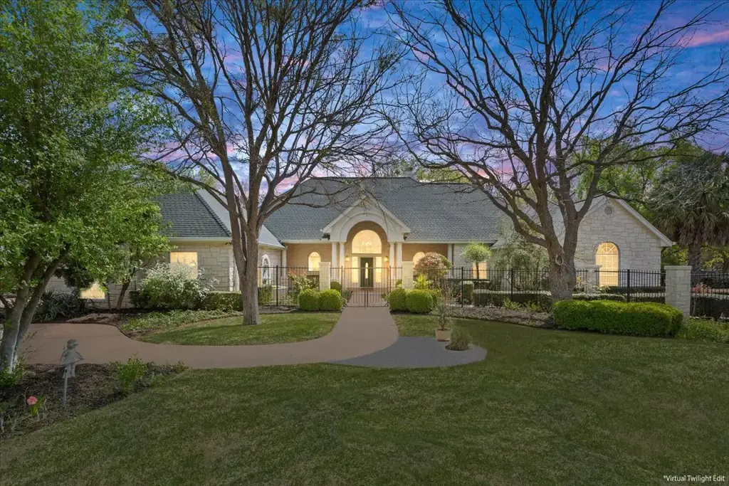 360 River Chase Boulevard, Georgetown