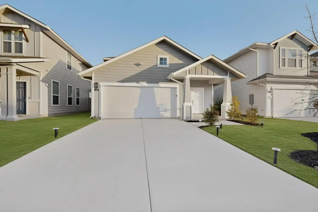284 Delta Crest, Maxwell