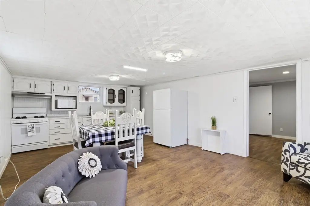 14 W Post Oak Avenue, Rogers