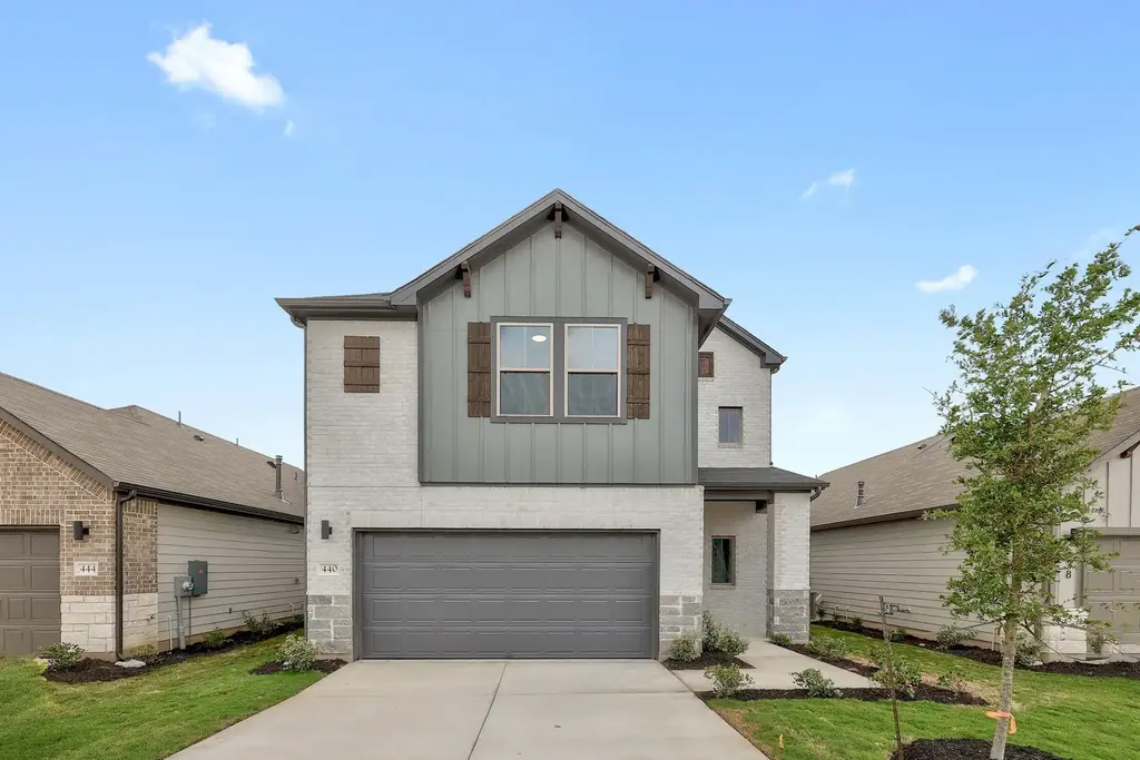 440 Lucky Avenue, Elgin