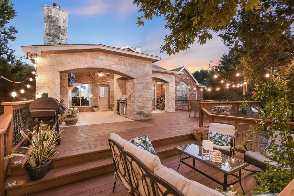 300 Wesley Ridge Drive, Spicewood