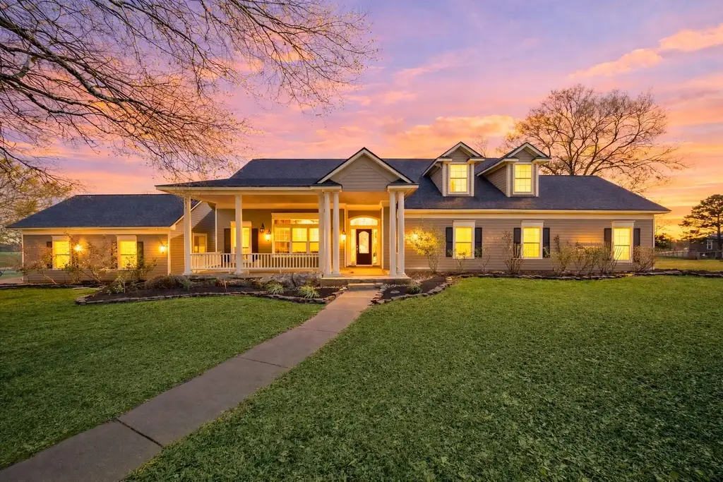 32540 Courtney Road, Waller