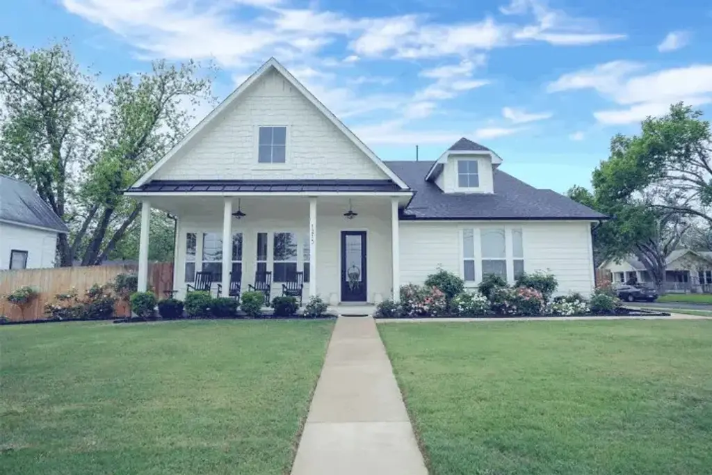 1215 Davis Street, Taylor