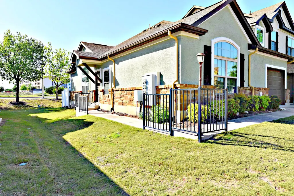 1900 Little Elm Trail 9, Cedar Park