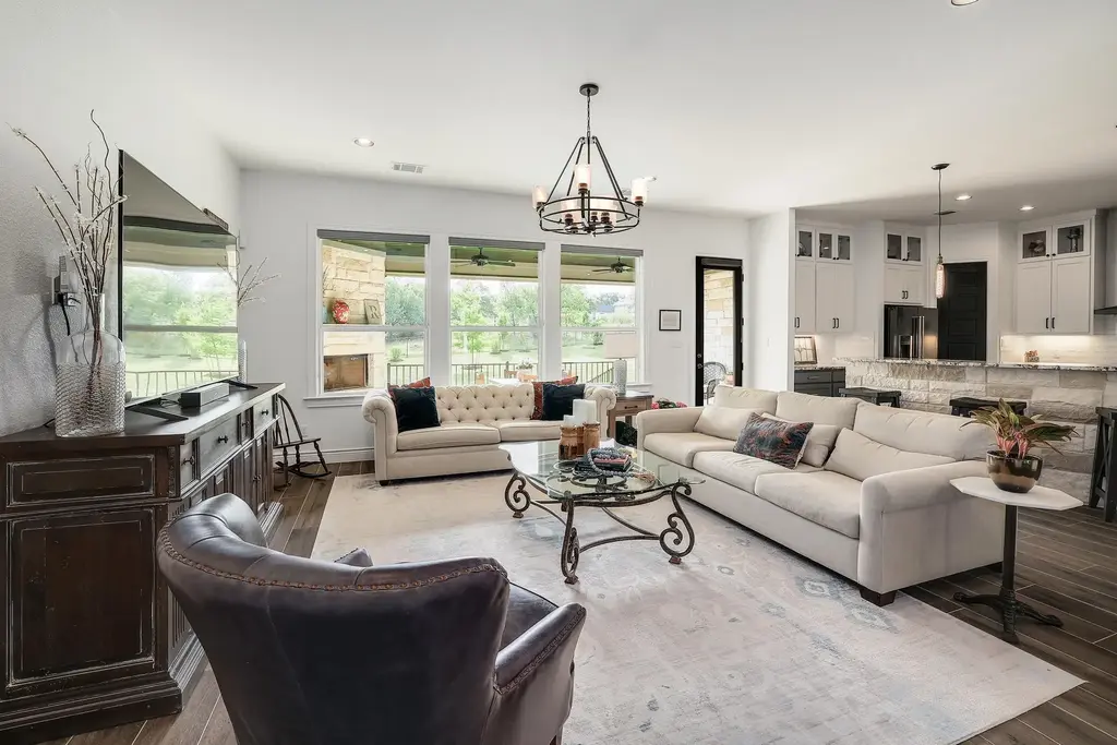 105 Graystone Lane, Georgetown