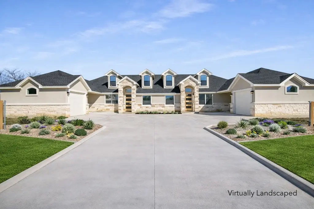 511-513 Lion Drive, Leander
