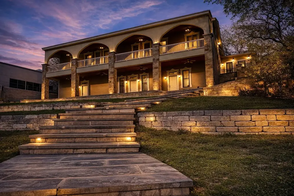 802 Main Street, Bastrop