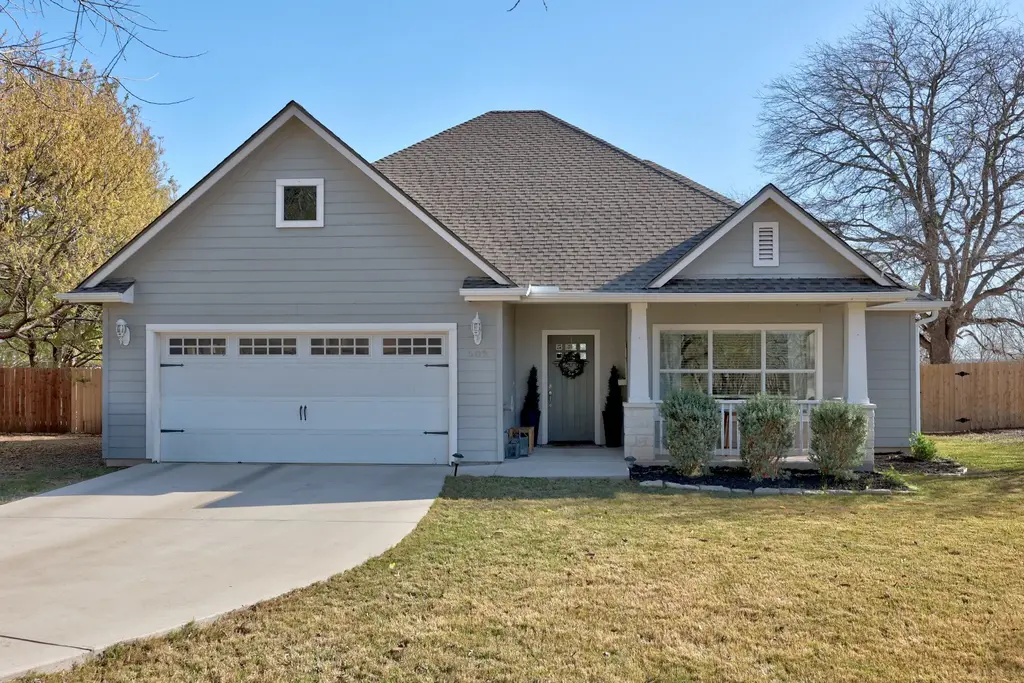 502 Nw River Road, Martindale