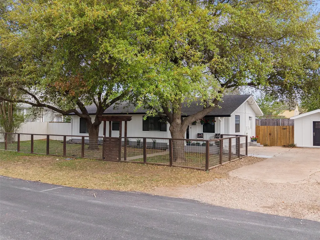1106 Spring Street, Bastrop