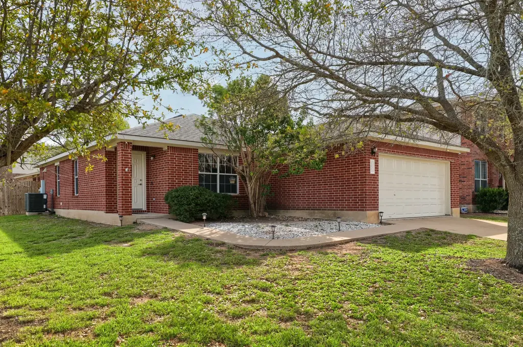 1002 W South Street, Leander