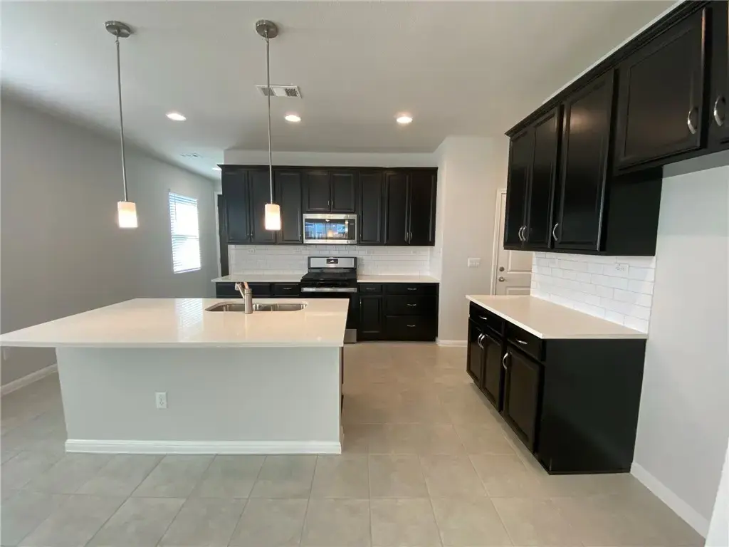 384 Gaida Loop, Georgetown