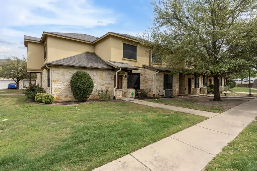 2101 Town Centre Drive 2006, Round Rock