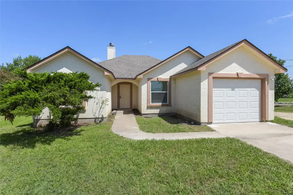 135 Petirrojo Court, Del Valle