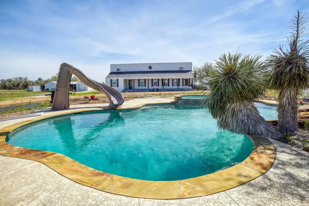 4165 Pin Oak Road, Muldoon