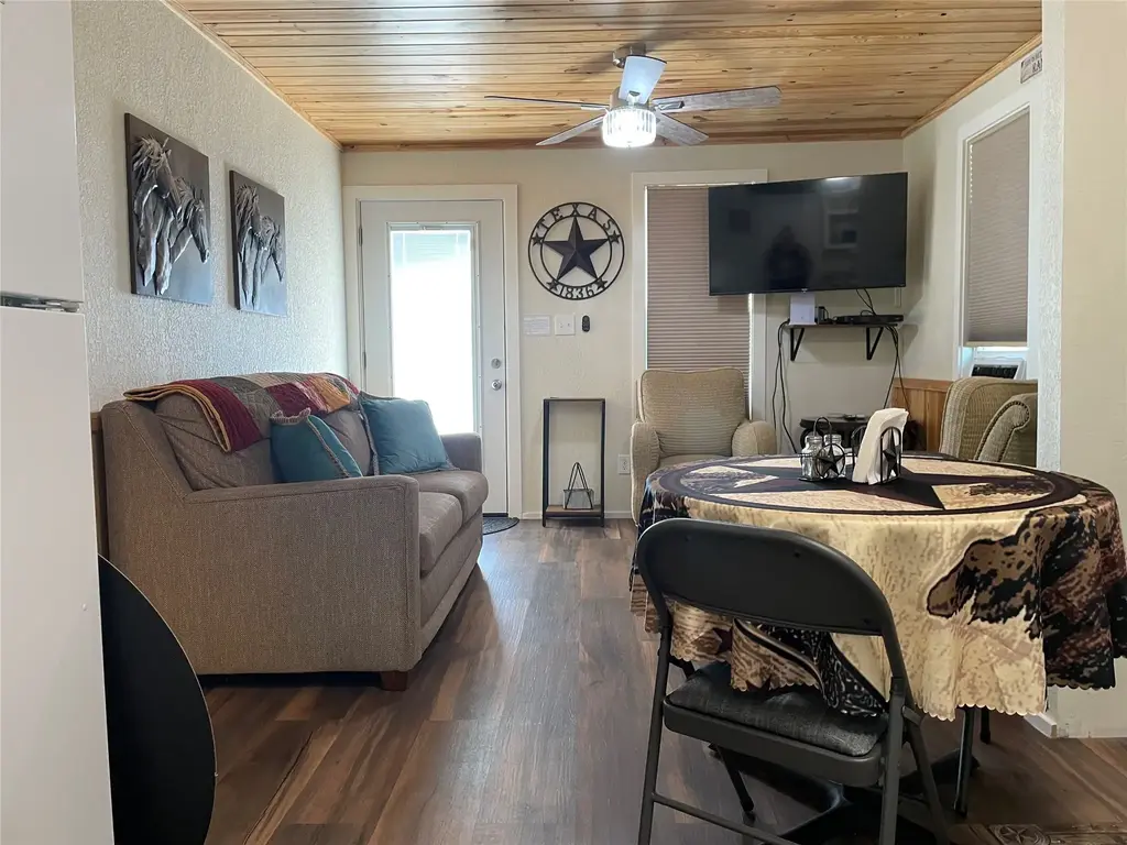 131 Alexander Drive 10, Tow