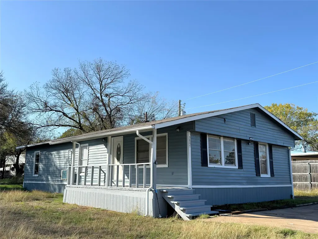 3807 Lands End Court, Granbury