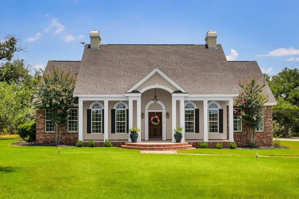 113 Pioneer Passage, Bastrop