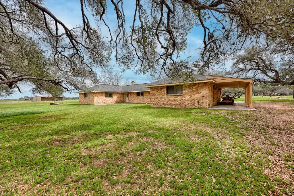 341 County Road 233 Road, Hallettsville