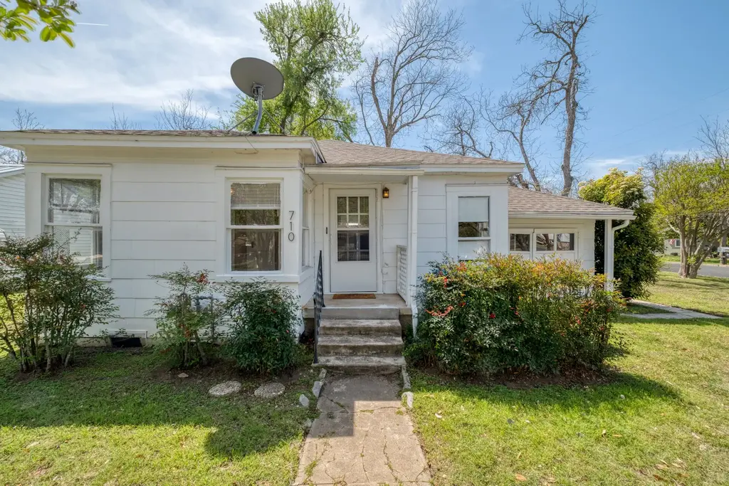 710 N Avenue H, Elgin