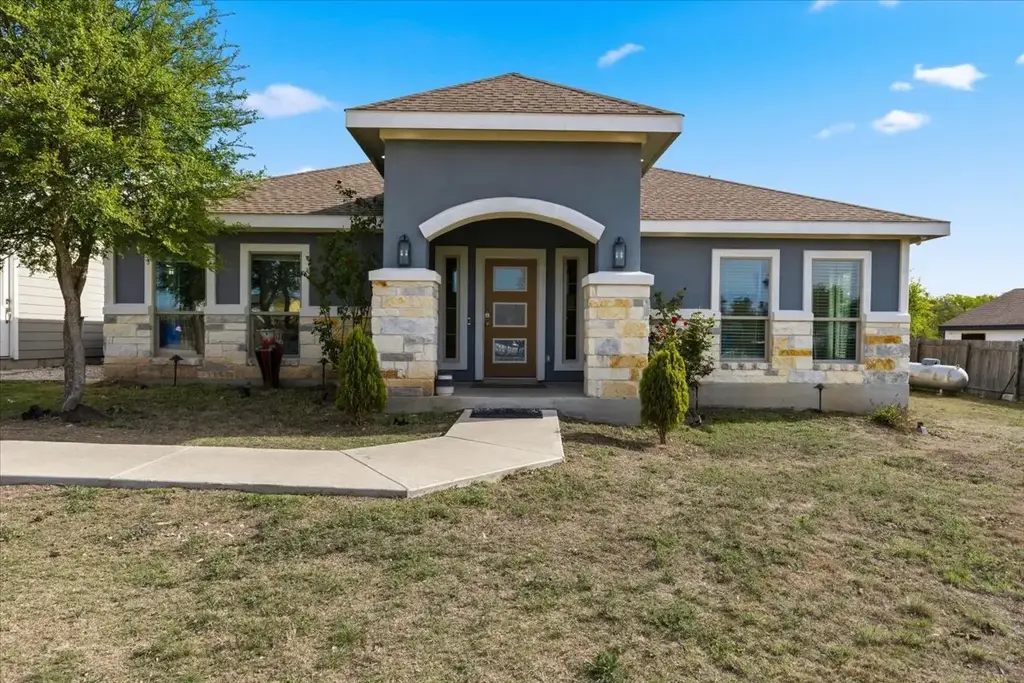 285 La Fortuna Drive, Del Valle