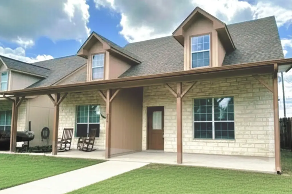212 A B Sandstone Drive, Jarrell