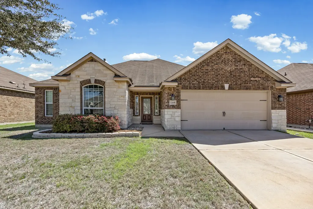 1205 Twin Estates Drive, Kyle