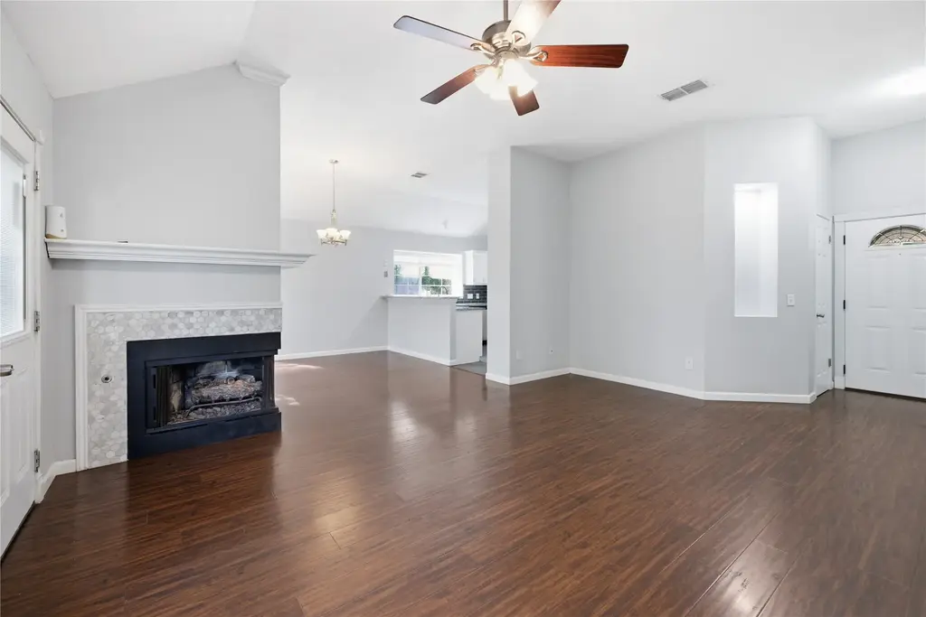 2922 Wickersham Lane, Austin