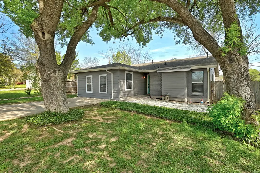 5610 Fence Row, Austin