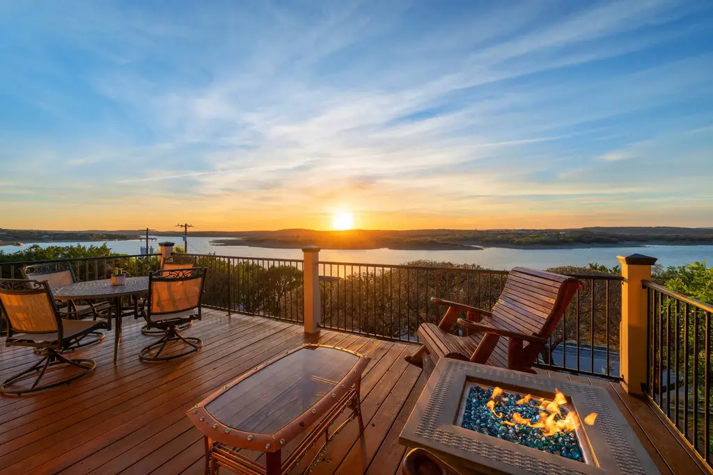 5903 Lakeshore Drive, Lago Vista