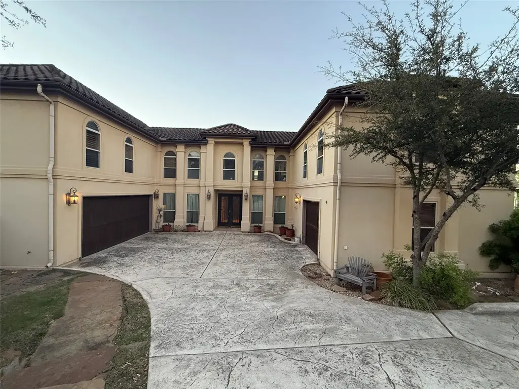 8 Monarch Oaks Lane, The Hills