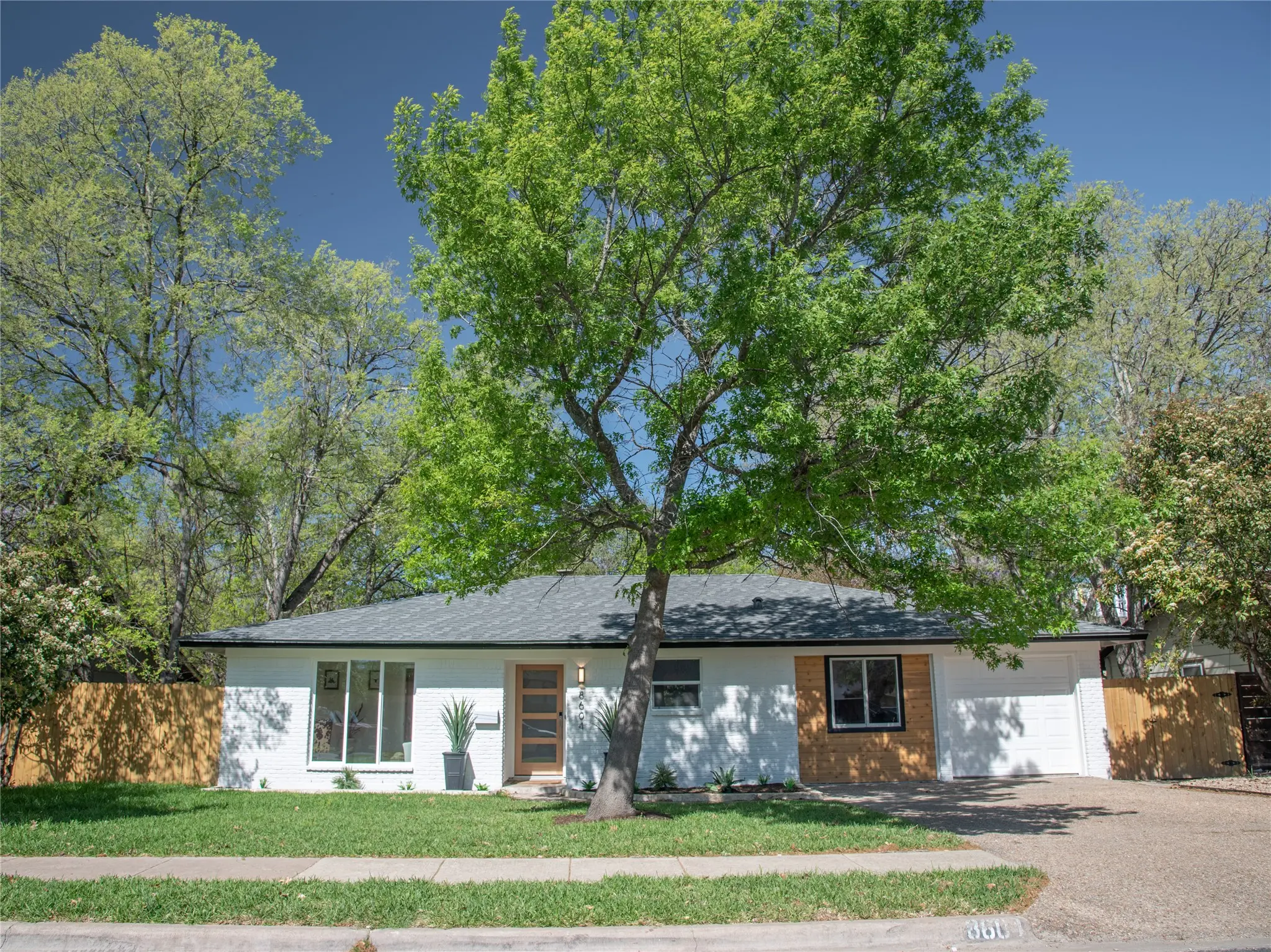 Photo of Listing #7450098