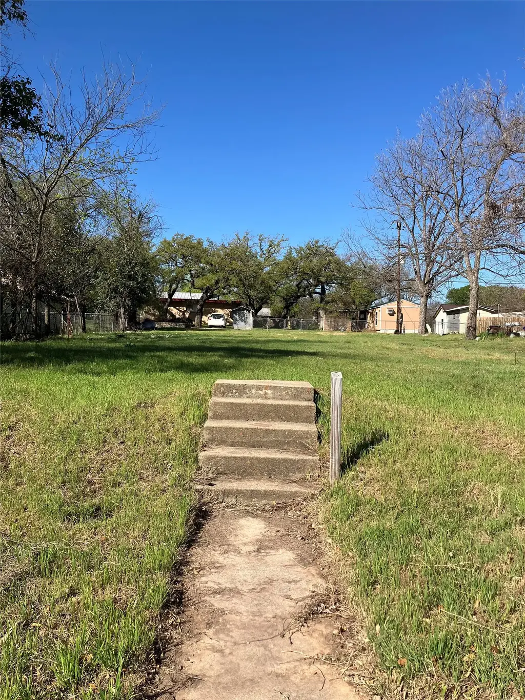 106 S Race Street, Lampasas